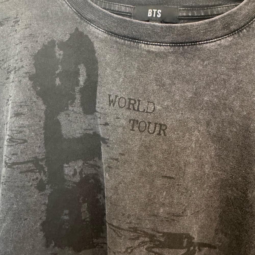 BTS Arirang World Tour & Gray Layered Graphic Tee  two tone New - Picture 2 of 8